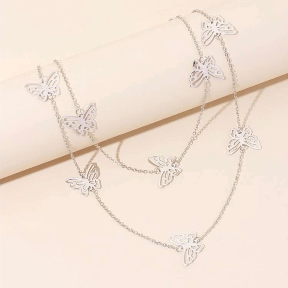 ✨🛍✨NWT Butterfly Charm Necklace 2 piece